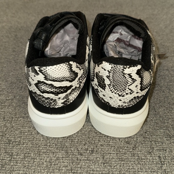 Seven7 Miki Sneaker NWT - Picture 4 of 6